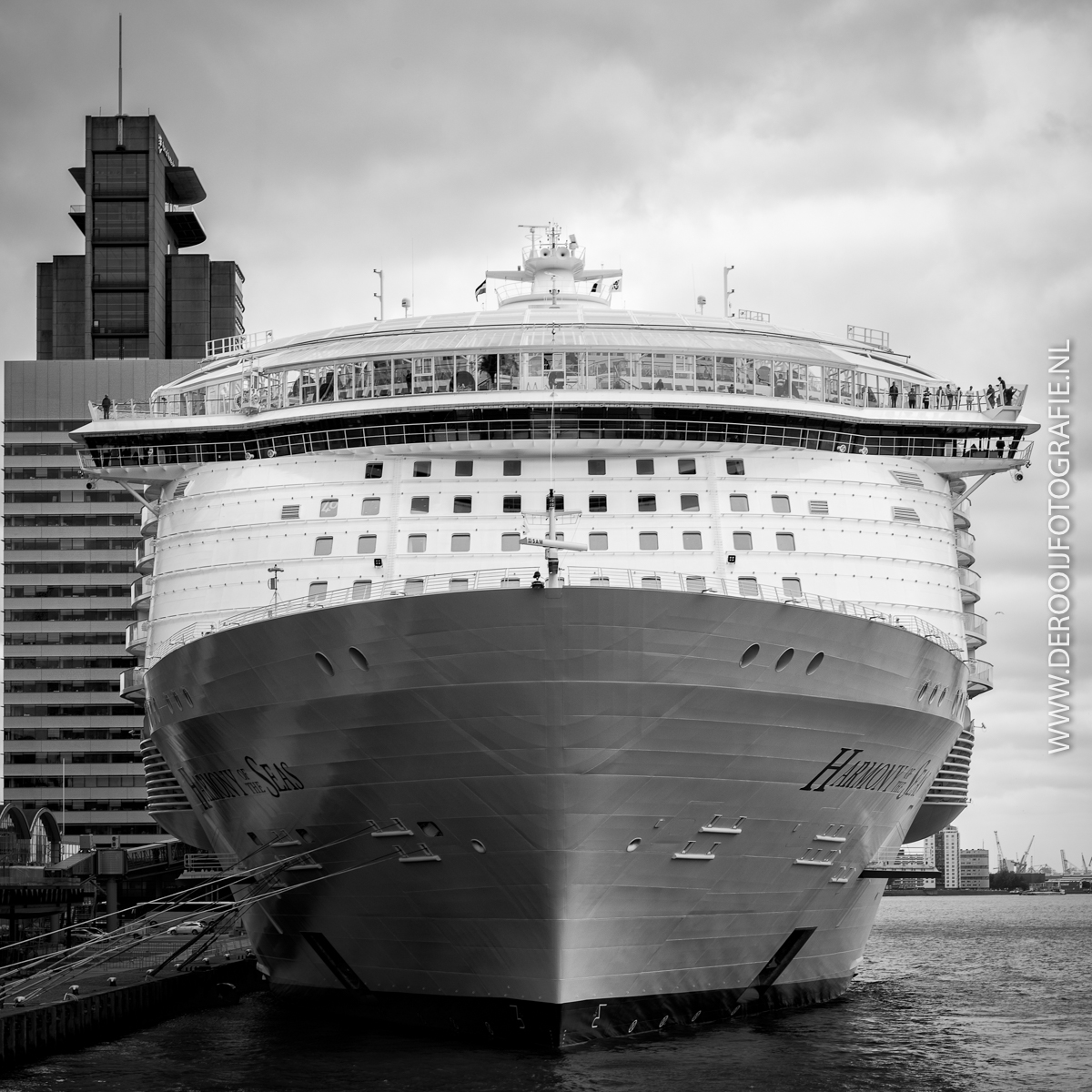 Harmony of the Seas-Voorkant-Zwart-Wit