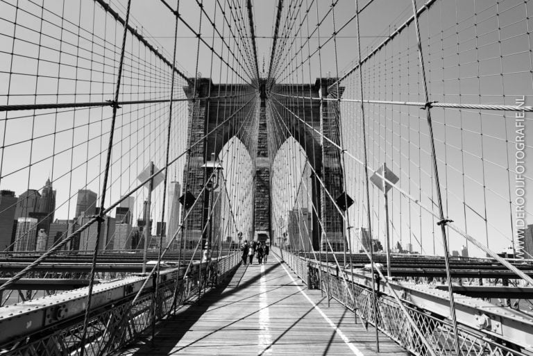 Mooiste foto's New York - Op de Brooklyn Bridge (zwart-wit)