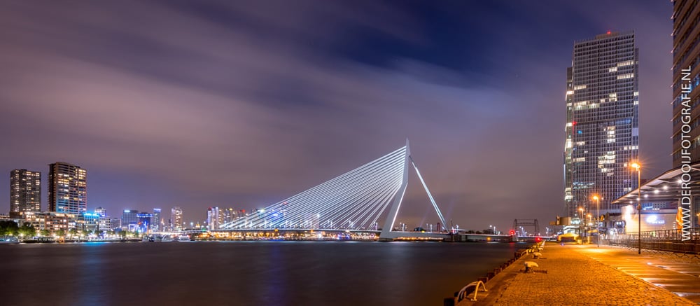 Beste avondfoto van de Erasmusbrug