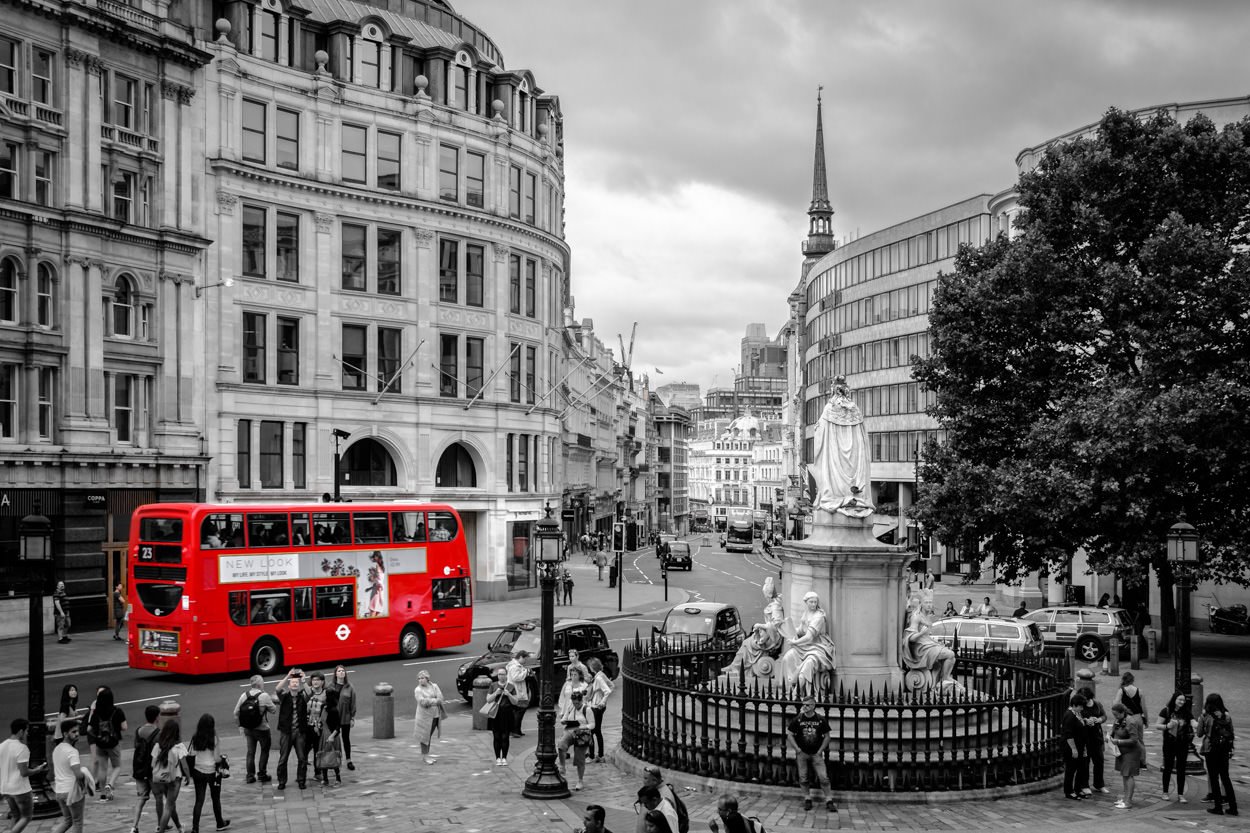 Mooiste foto's van Londen - Zwart-wit foto met rode bus