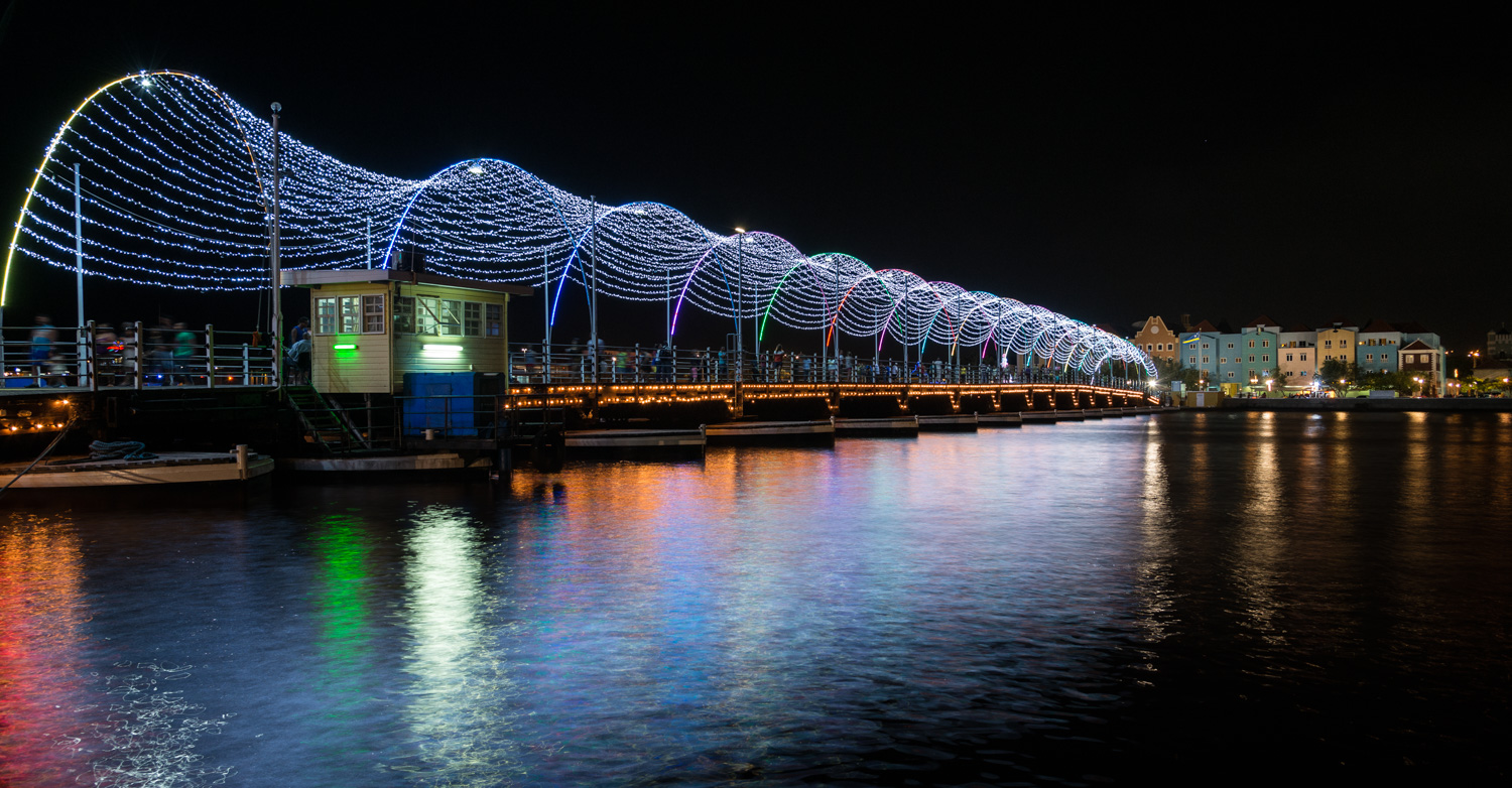 Mooiste foto's van Curacao - Verlichte Pontjesbrug Willemstad