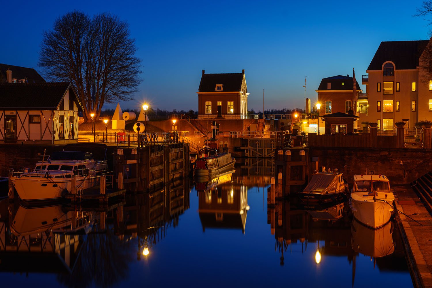 Fotografie Tips 009 - Kleurcontrasten vastleggen in de avond, waarom dat goed werkt