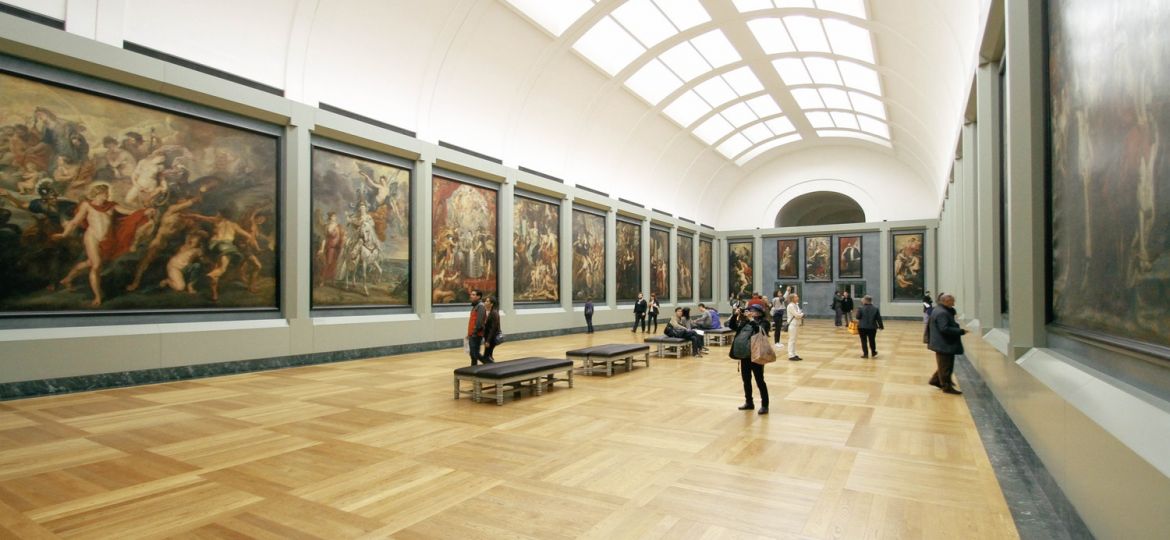 Hal Louvre Museum