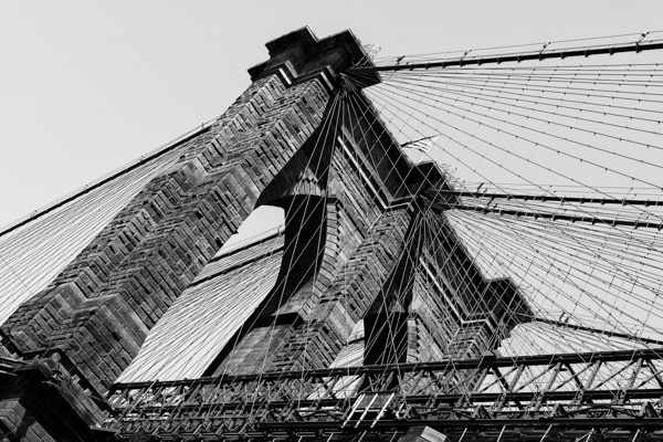 Brooklyn Bridge, New York (black & white) Fotograaf Mark de Rooij - Brooklyn Bridge