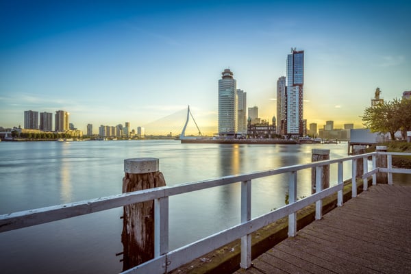 Sunrise at 'Kop van Zuid' in Rotterdam Fotograaf Mark de Rooij - Rotterdam