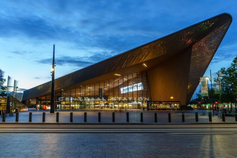 Mooiste avondfoto Centraal Station Rotterdam