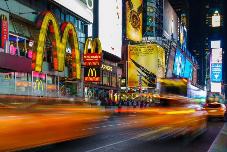Avondfoto Time Square met gele taxi's