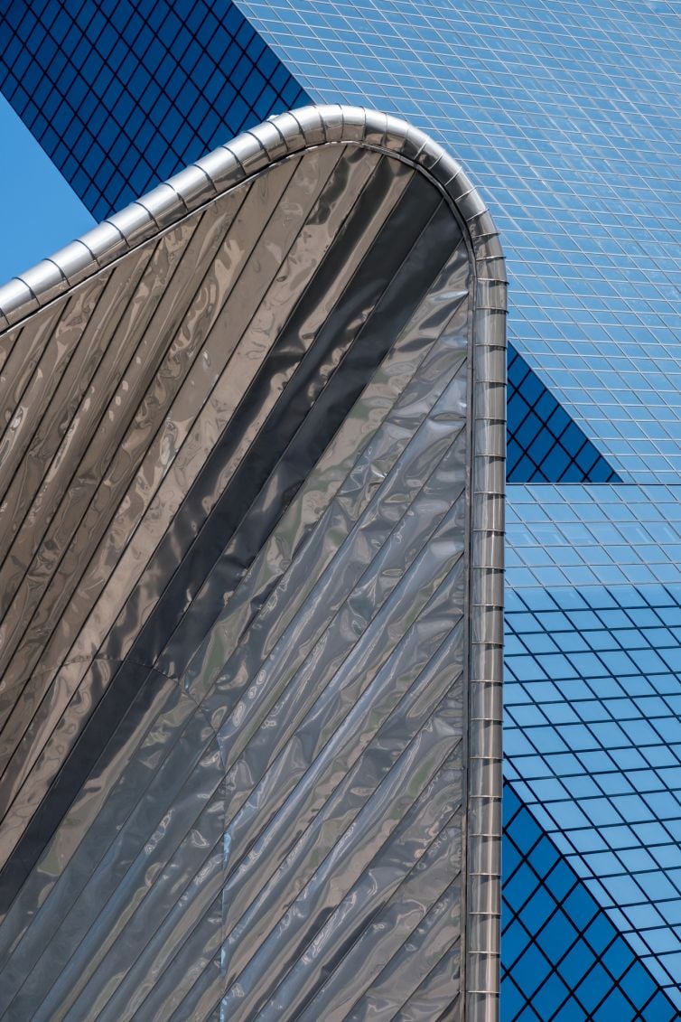 Architectuur Centraal Station en de Delftse Poort in Rotterdam