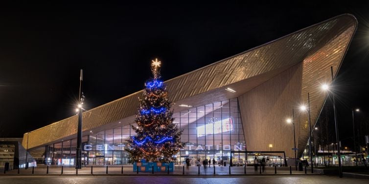 Centraal Station met Coolblue Kerstboom