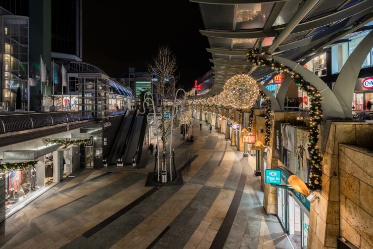 Kerstversiering in de Koopgoot in Rotterdam