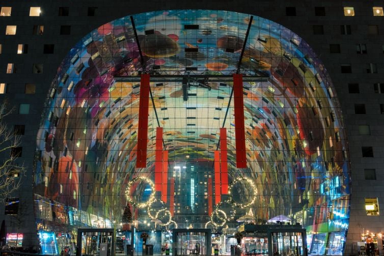 Avondfoto Markthal met kerstversiering