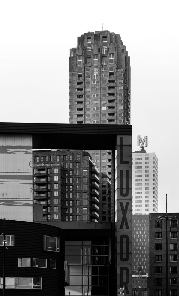 Gebouwen op het Wilhelminiaplein en de Kop van Zuid in Rotterdam