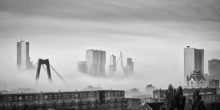 Mist in Rotterdam - Skyline foto