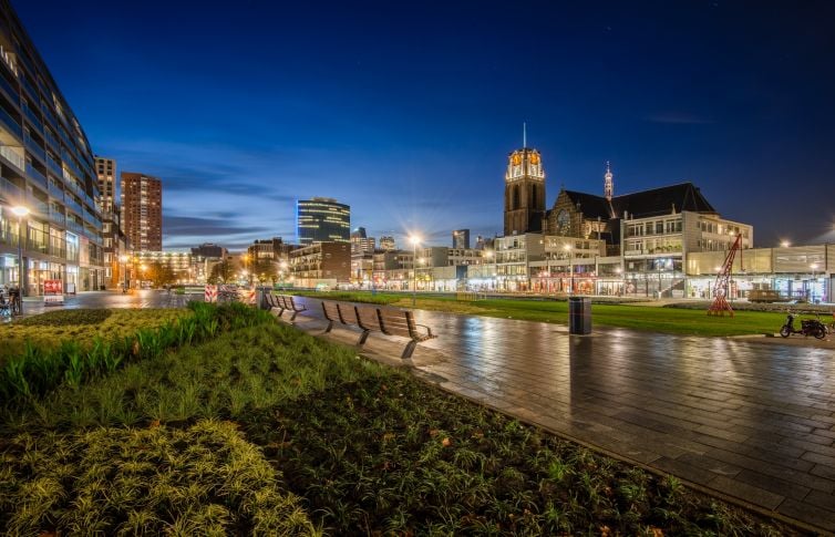 Avondfoto Laurenskerk in Rotterdam