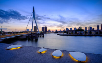 Erasmusbrug in de avond vanaf Wilhelminaplein Mooiste avondfoto's Erasmusbrug