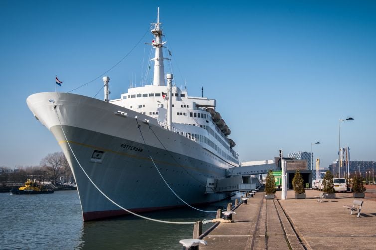 SS Rotterdam in de zomer