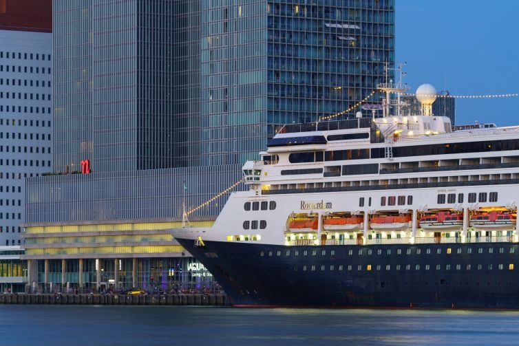 Laatste Cruise Call De Rotterdam in Rotterdam