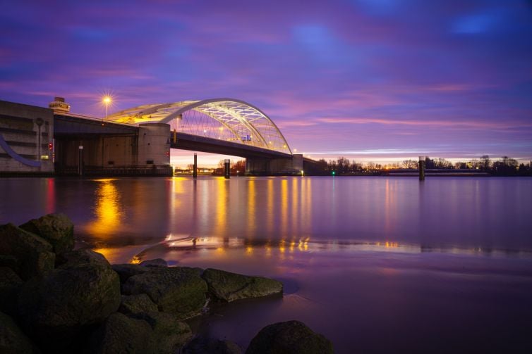 Foto zonsopkomst Van Brienenoordbrug