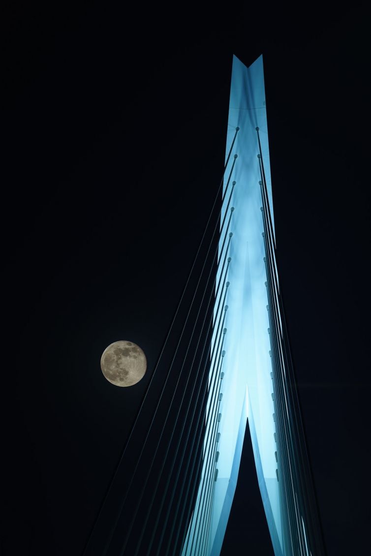 Avondfoto Erasmusbrug met volle maan