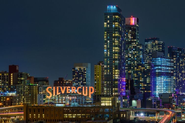 Mooiste avondfoto Queens New York - Silvercup Studios