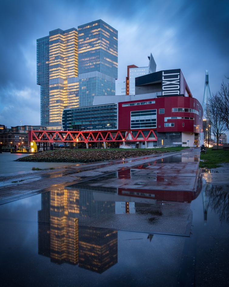 De Rotterdam met reflecties