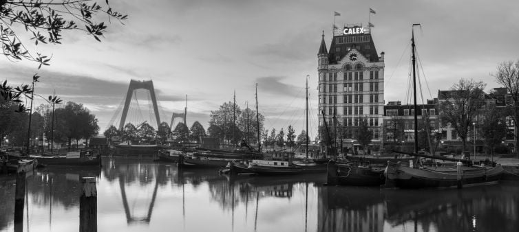 Panoramafoto Oude Haven in Rotterdam (zwart-wit)