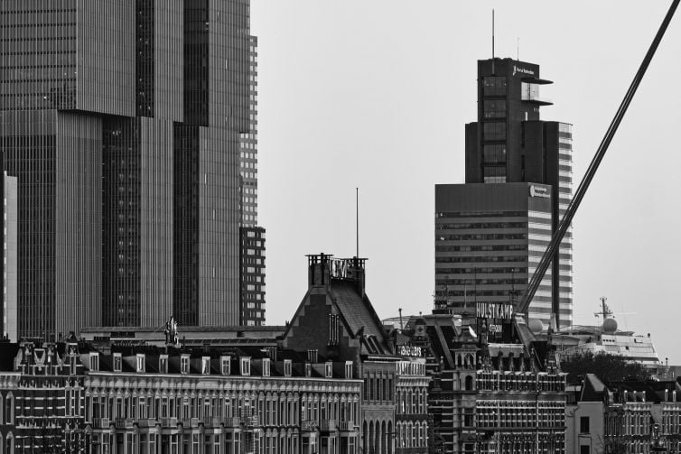 Zwart-wit foto Noorderaildn met Kop van Zuid