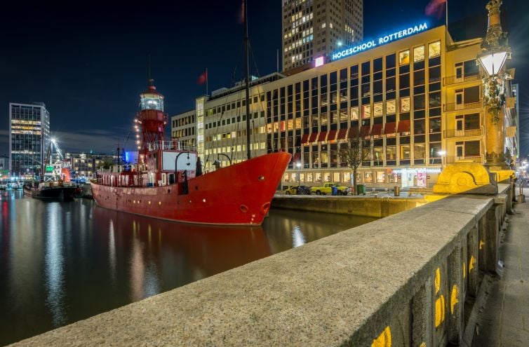 Vessel 11 in het Maritiem District in Rotterdam