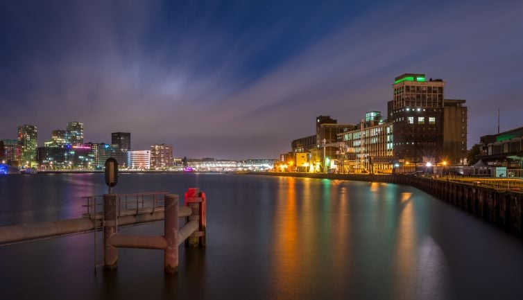 Mooiste avondfoto Rijnhaven in Rotterdam