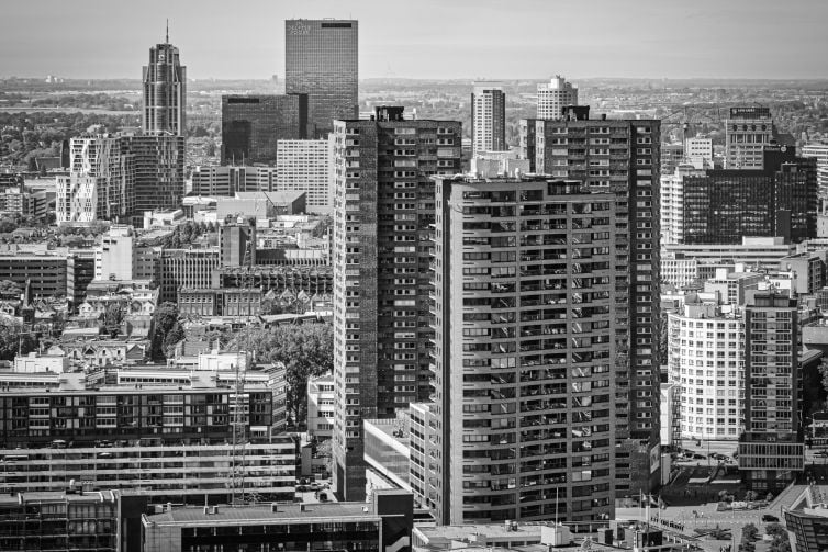 Foto skyline Rotterdam centrum met de Delftse Poort