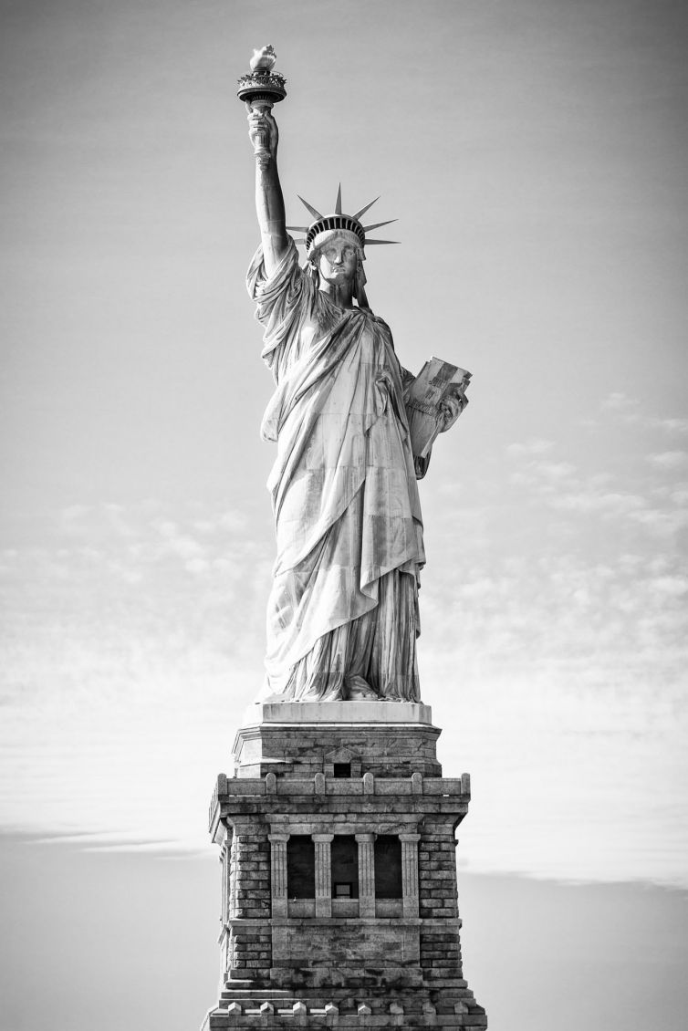 Statue of Liberty New York (black and white photo)