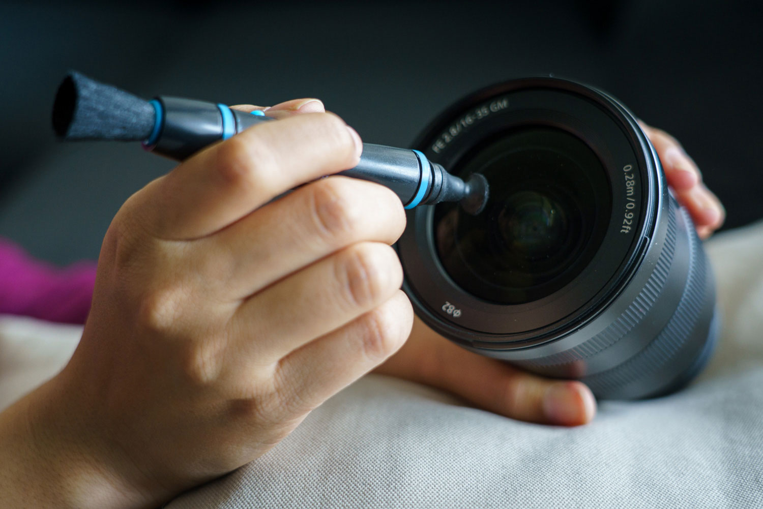 Camera objectief schoonmaken met een lenspen