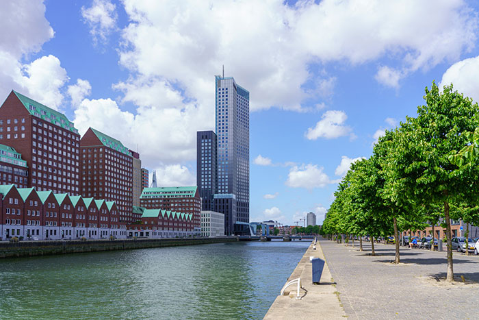 Stadslandschap in de zon