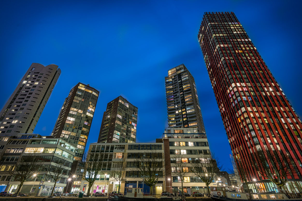 nachtfotografie rotterdam blauwe uur groothoek perspectief