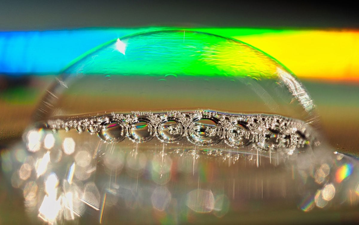 zeepbellen macrofotografie regenboog creatief