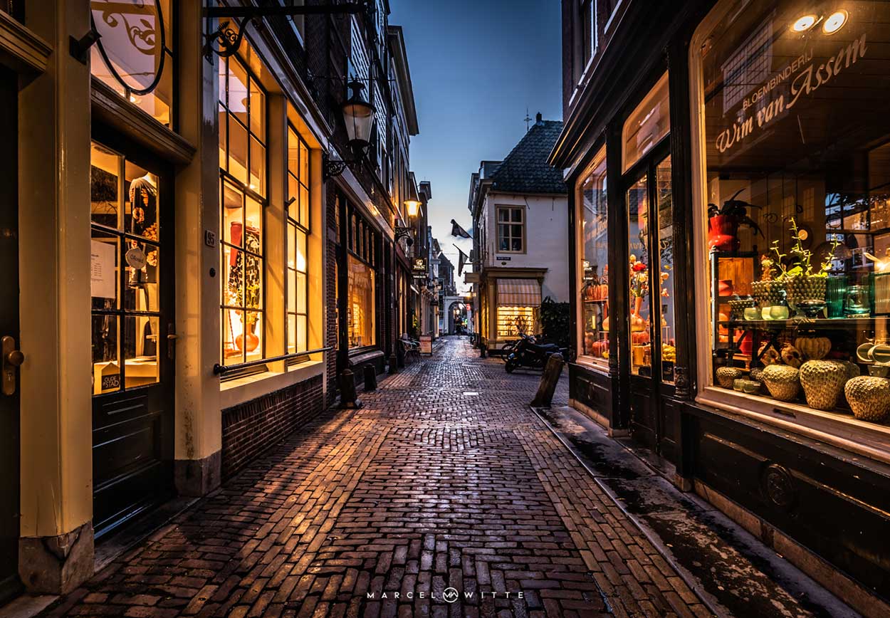 Workshop avondfotografie Alkmaar - Verlichte winkelstraten - Marcel Witte