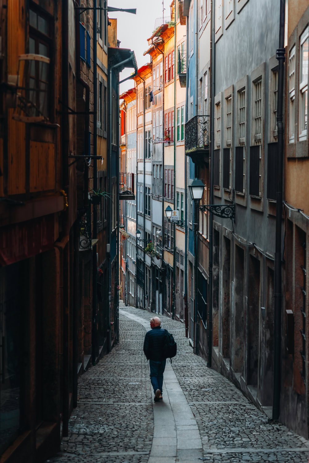 Symmetrische stadsbeelden fotograferen tijdens een reis