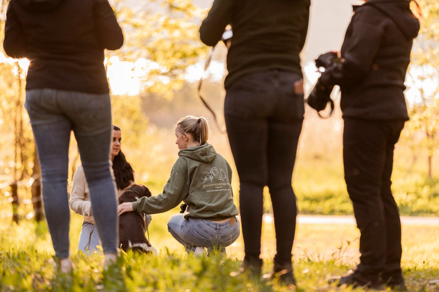 Fotograaf gebruikt rustige lichaamstaal bij een dier