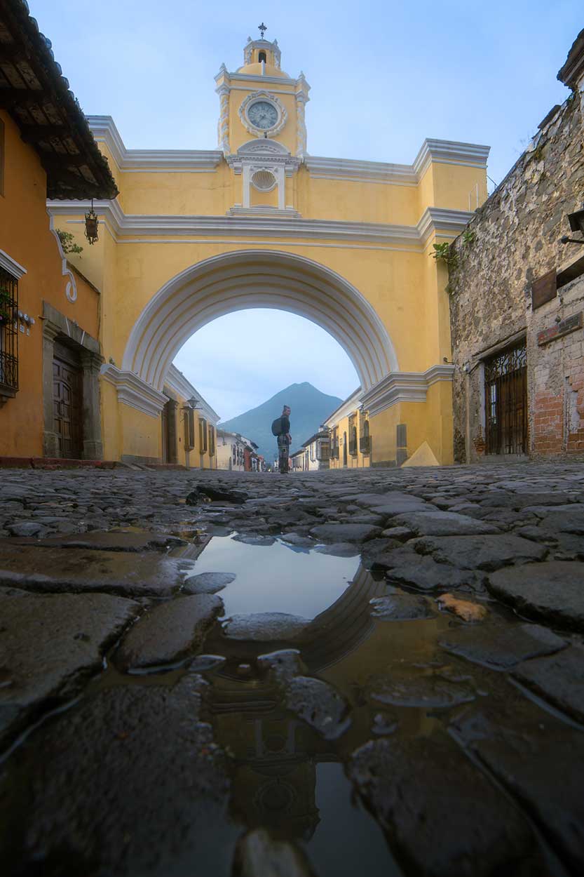 Fotoreis Guatemala - Documentaire fotografie, oude stadspoort in Antigua Guatemala