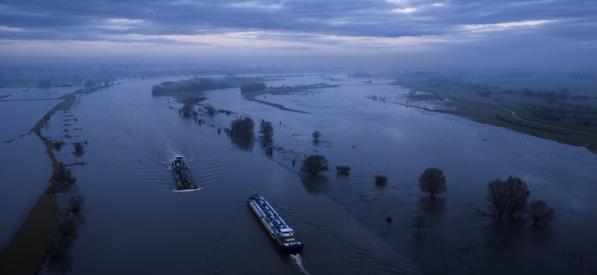 Tips voor het vinden van sterke composities en lijnen door niet te hoog te vliegen met een drone.